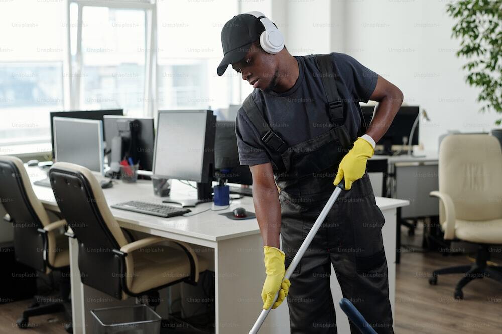 Cleaning Service Kantor Bandung: Kebersihan Profesional untuk Kantor