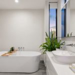 desain-kamar-mandi-minimalis-dengan-bathtub