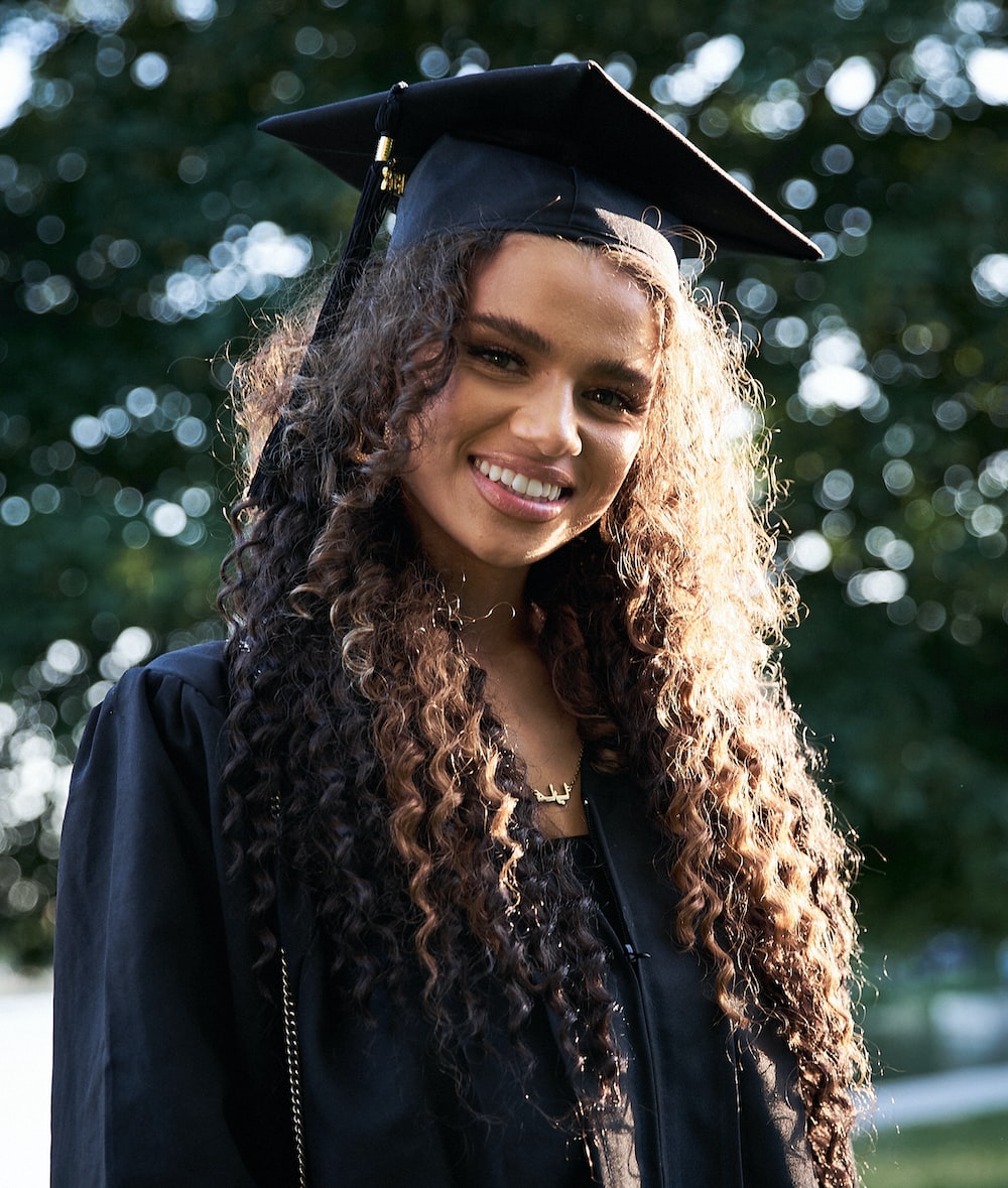 model rambut wisuda