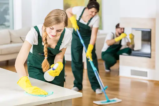 perbedaan-cleaning-service-dan-housekeeping